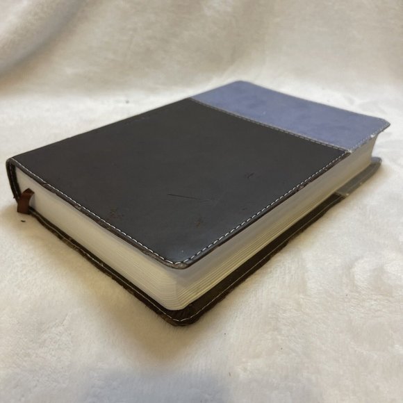 Holy Bible Zondervan NIV Gift Bible PURPLE Brown Italian Duo-Tone - Picture 5 of 8